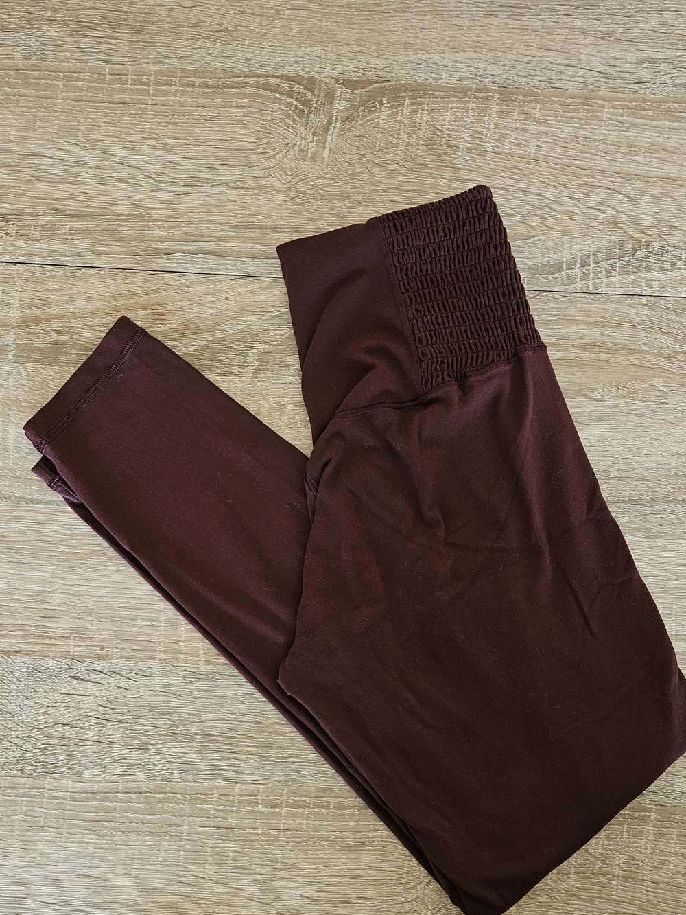 aerie Offline High-Waist Smocked  Leggings in Deep Wine - Medium